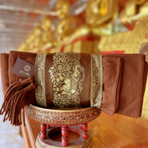 ผ้าไตรจีวร สีแก่นบวร